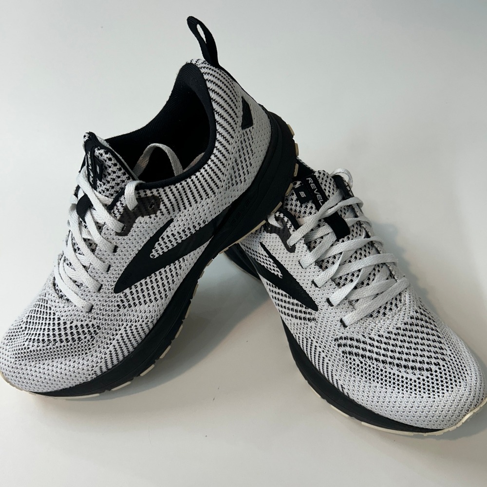 Brooks Revel 5 Running Shoes White Black Knit 1203611B121 Womens 8.5 B